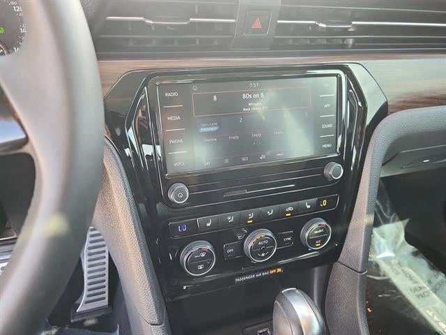2022 Volkswagen Passat 2.0T Limited Edition