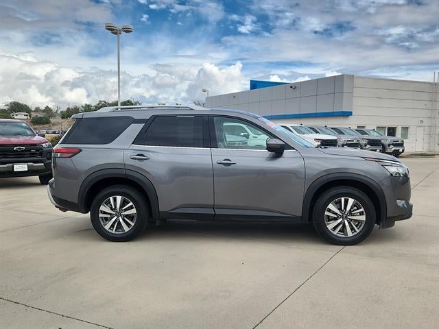 2025 Nissan Pathfinder SL