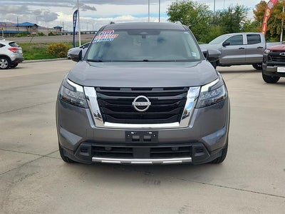 2025 Nissan Pathfinder SL